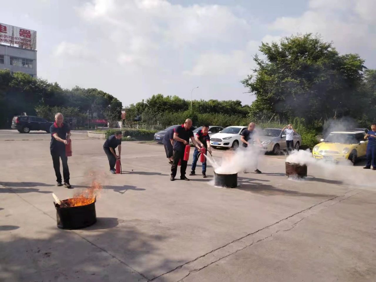 Exercițiul de incendiu al seriei de activități „Escorta de siguranță pentru Centenarul înființării partidului” de la Zhejiang Jufeng Co., Ltd.