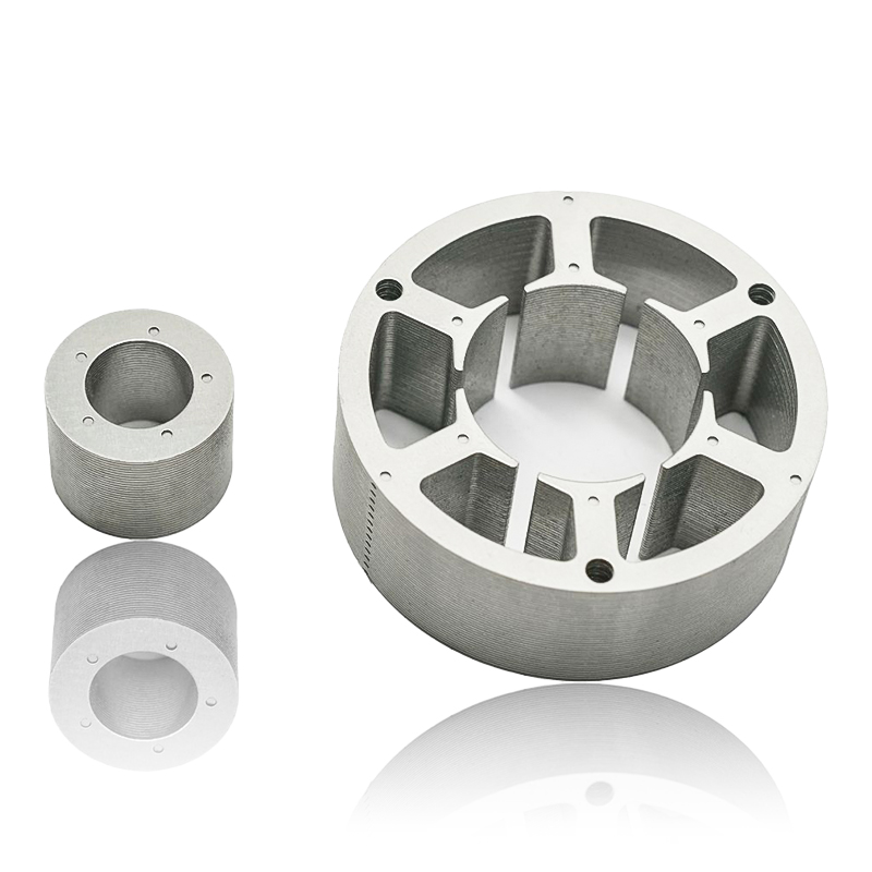 Cum interacționează statorul motorului pompei de apă și miezul rotorului cu sistemele de răcire, cum ar fi carcasele răcite cu lichid sau cu aer, pentru a menține echilibrul optim de temperatură în timpul funcționării intensive?